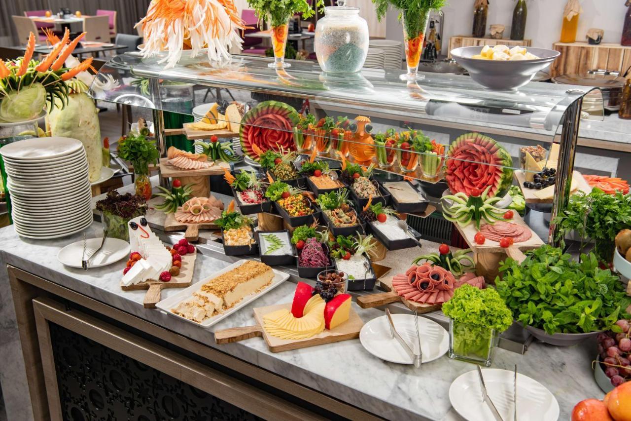 Park Inn By Radisson Makkah Aziziyah Mecca Ngoại thất bức ảnh Buffet at the Mandarin Oriental, Rome