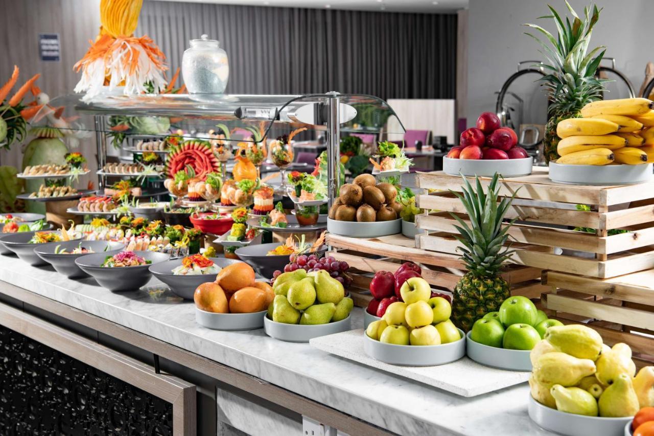 Park Inn By Radisson Makkah Aziziyah Mecca Ngoại thất bức ảnh A buffet at a luxury hotel