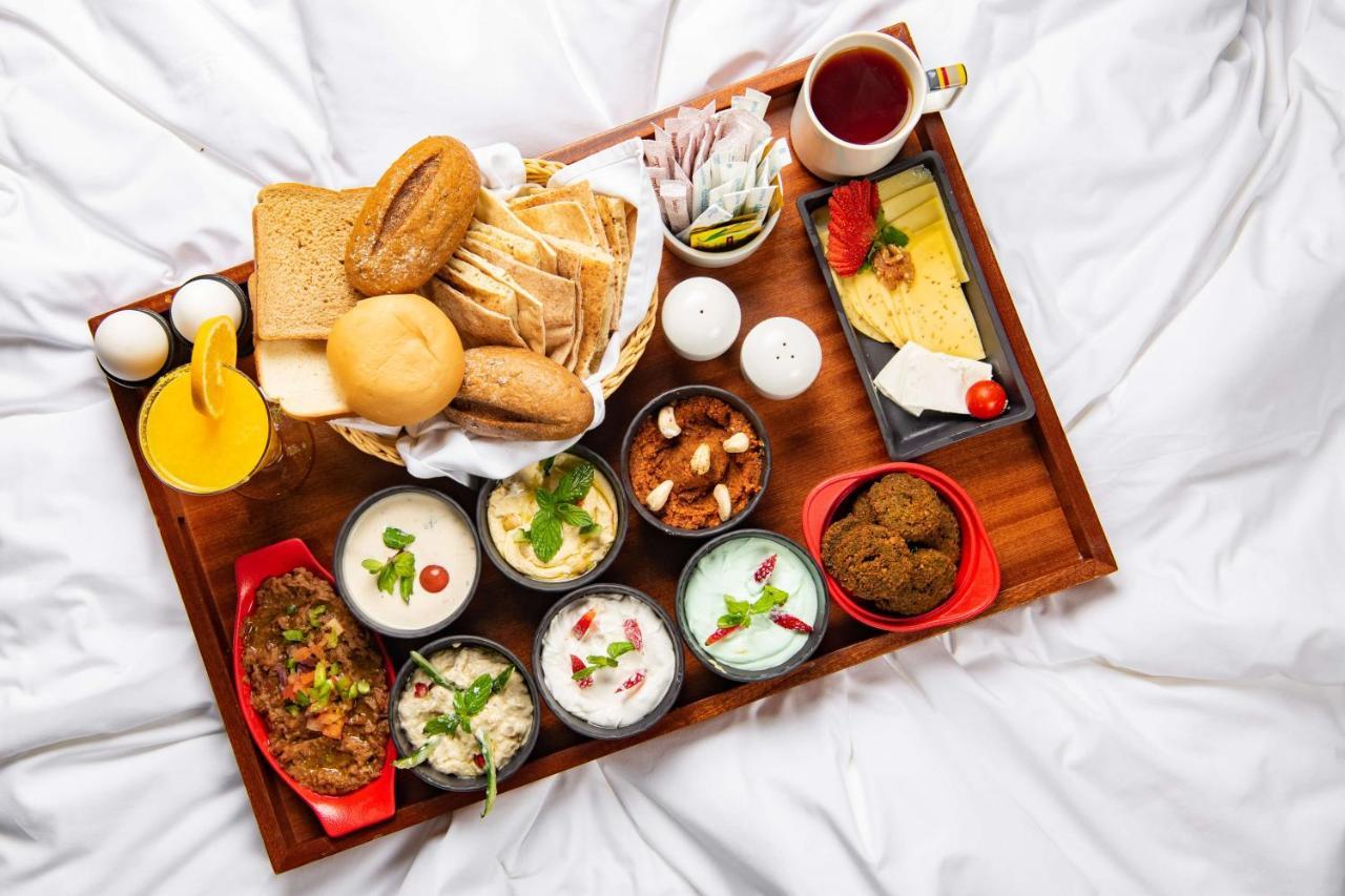 Park Inn By Radisson Makkah Aziziyah Mecca Ngoại thất bức ảnh A typical breakfast in India