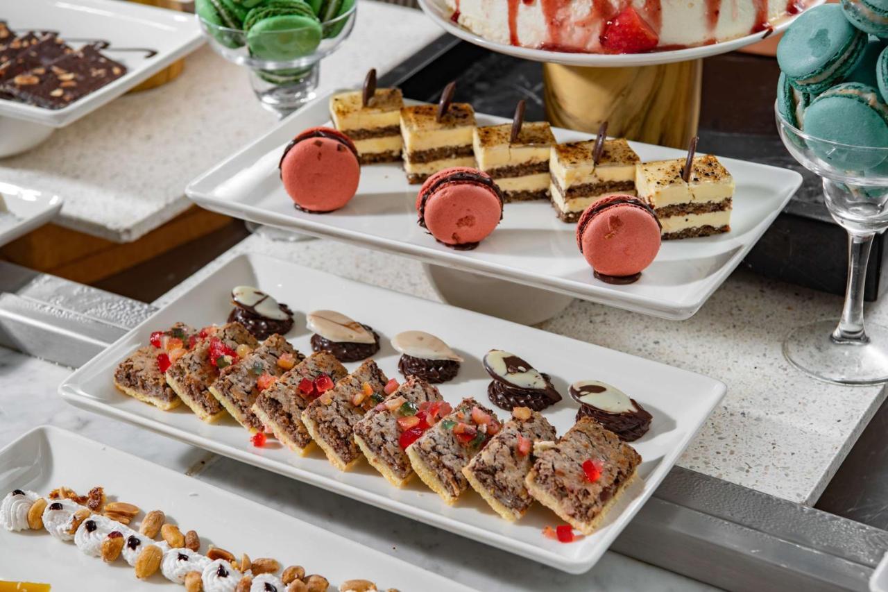 Park Inn By Radisson Makkah Aziziyah Mecca Ngoại thất bức ảnh A selection of desserts