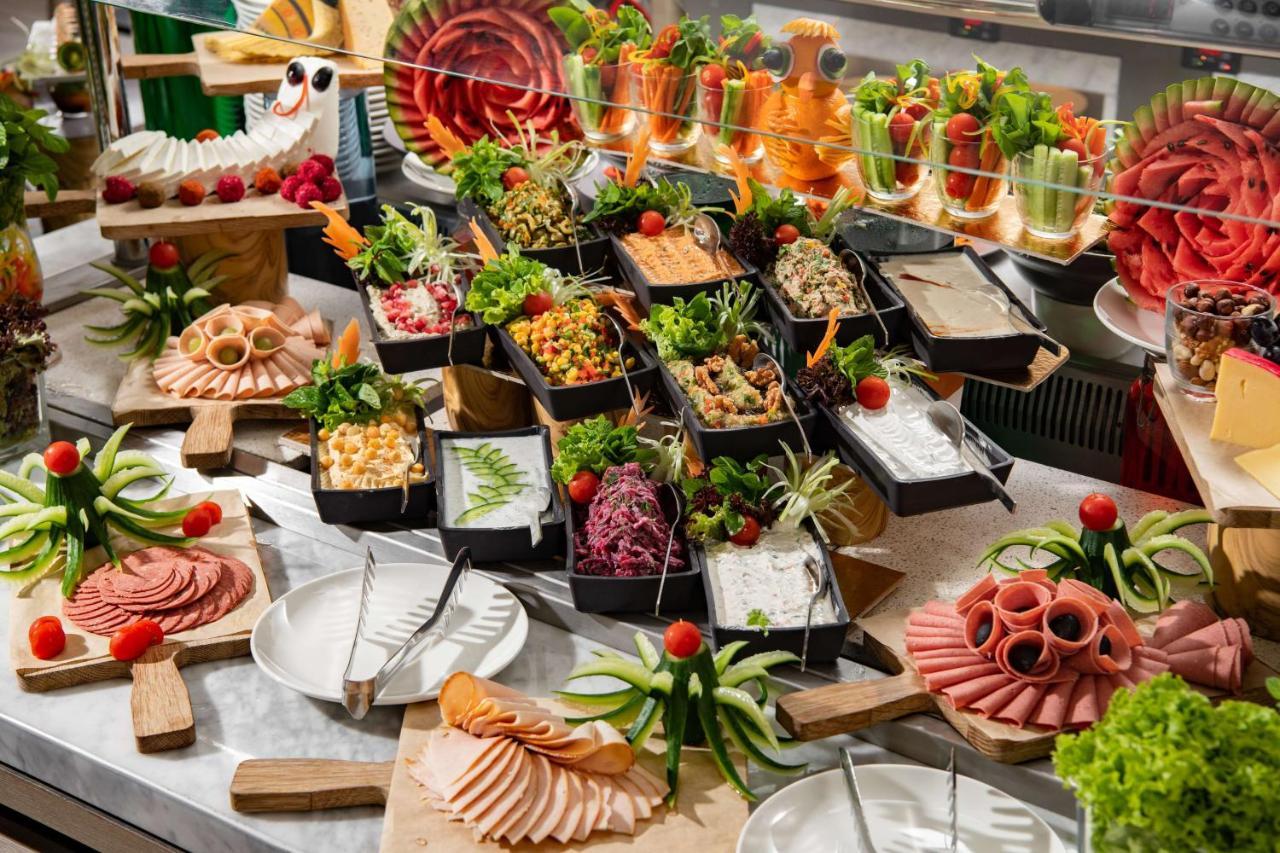 Park Inn By Radisson Makkah Aziziyah Mecca Ngoại thất bức ảnh A buffet at a luxury hotel