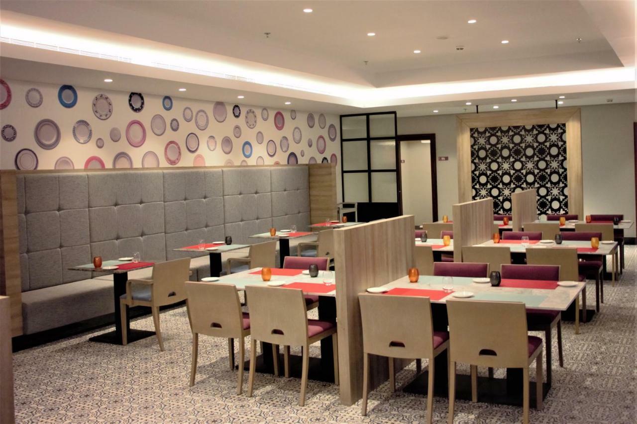 Park Inn By Radisson Makkah Aziziyah Mecca Ngoại thất bức ảnh The restaurant's interior